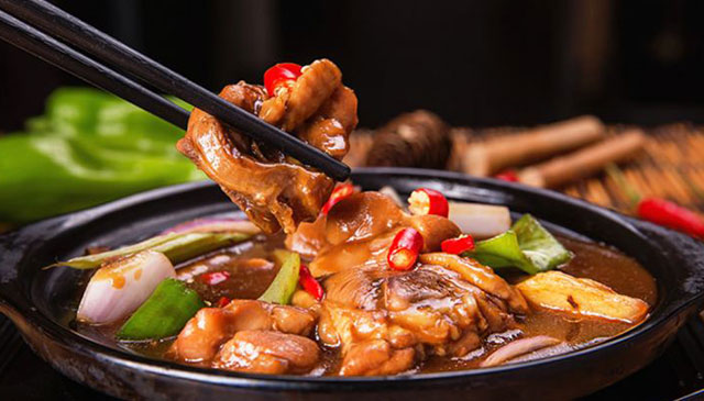 黃燜雞米飯培訓(xùn)：學(xué)會(huì)制作口感美味的黃燜雞米飯