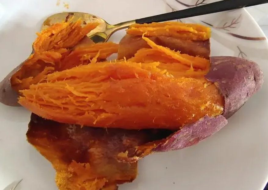 烤紅薯要用錫紙包住嗎？怎么烤？要烤多久(圖1)