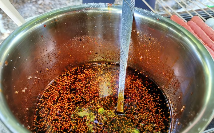 手把手教你制作燒烤紅油，美味獨(dú)特引爆味蕾