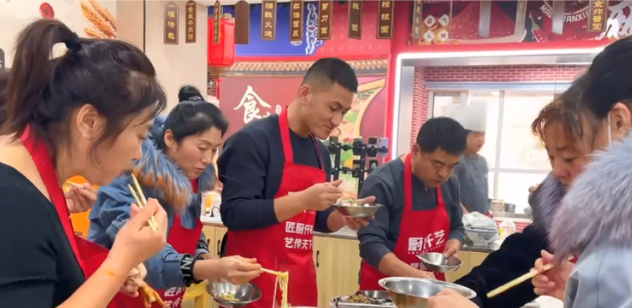 15天速成廚師培訓(xùn)班，美味生涯新起點(diǎn)！(圖1)