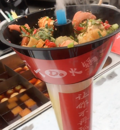 火鍋杯水果杯冒煙冷飲，創(chuàng)新餐飲新趨勢(shì)(圖1)