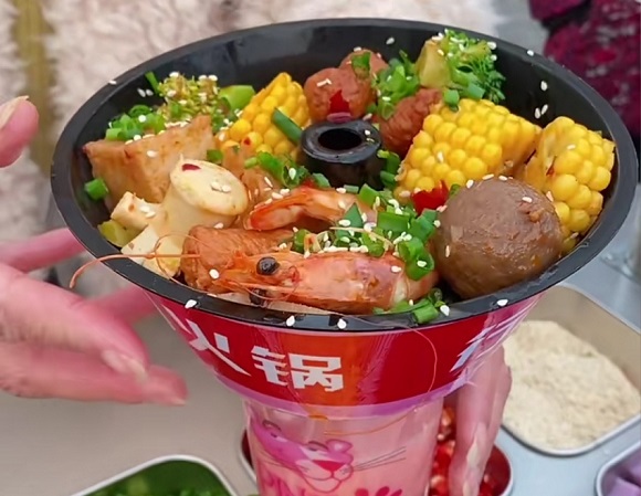火爆街頭！揭秘行走的火鍋杯：輕松創(chuàng)業(yè)，真的能掙錢嗎？(圖2)