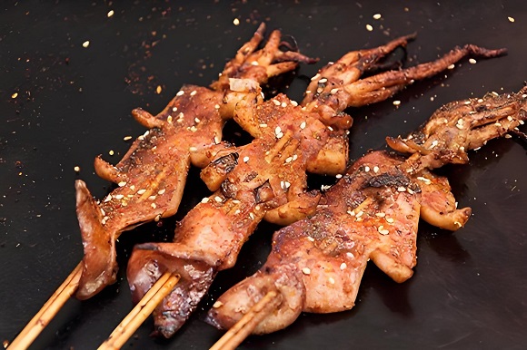 鐵板魷魚：熱門小吃背后的驚人利潤(rùn)與無(wú)限商機(jī)解析(圖1)