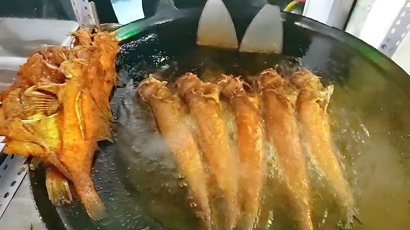香飄十里！香煎深海魚擺攤，一出道就火爆，創(chuàng)業(yè)賺錢不是夢(mèng)！(圖1)