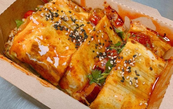 學東北烤冷面怎么樣？現(xiàn)場教學，輕松上手賺大錢！(圖1)