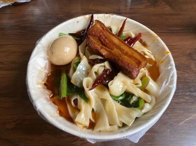 哪里學(xué)板面技術(shù)更靠譜？專業(yè)培訓(xùn)，助你快速上手開店！(圖2)