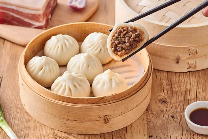 想學(xué)做包子？哪里有包子培訓(xùn)的學(xué)校？專業(yè)教學(xué)，創(chuàng)業(yè)開店更輕松！(圖2)