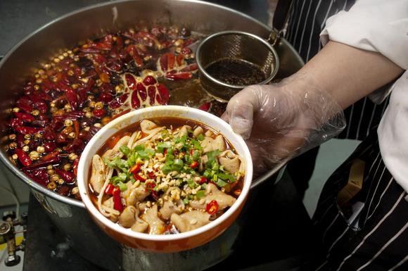 冒菜培訓(xùn)一般多少錢？冒菜培訓(xùn)費(fèi)用真的貴嗎？培訓(xùn)費(fèi)低到讓你不敢信，趕緊了解一下！(圖2)