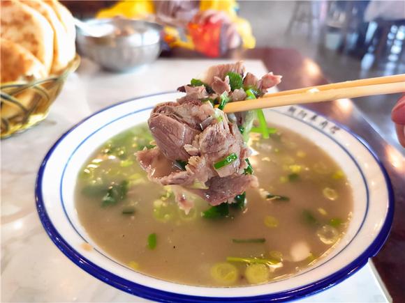 羊肉湯的做法要點(diǎn)你掌握了嗎？掌握這些要點(diǎn)，湯品生意爆火！一學(xué)即會(huì)，創(chuàng)業(yè)輕松盈利！(圖2)