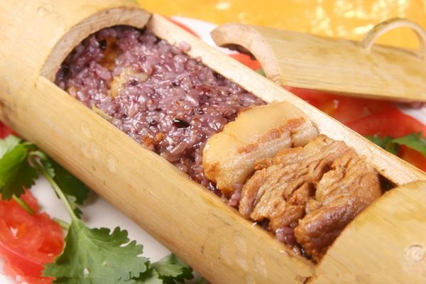 你知道竹筒飯的制作方法嗎？獨(dú)特工藝引領(lǐng)風(fēng)潮，成就美味先鋒！打造你的小吃創(chuàng)業(yè)奇跡！(圖2)