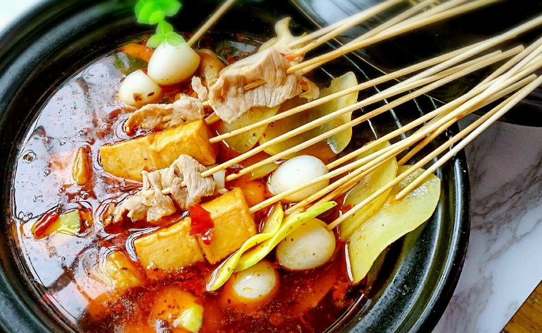 串串香的做法揭秘:香辣誘惑,家庭必備的美味(圖3) 串串香的做法揭秘:香辣誘惑,家庭必備的美味(圖3)
