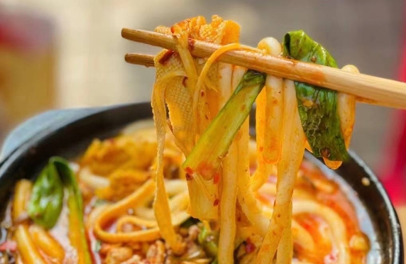 去哪學(xué)砂鍋土豆粉好？成就創(chuàng)業(yè)的美食之旅