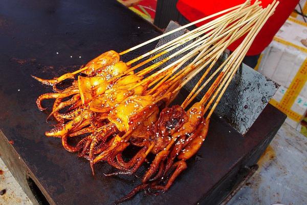 街邊鐵板魷魚掙錢嗎?想開(kāi)街邊鐵板魷魚攤,真的能賺錢嗎?(圖2) 街邊鐵板魷魚掙錢嗎?想開(kāi)街邊鐵板魷魚攤,真的能賺錢嗎?(圖2)