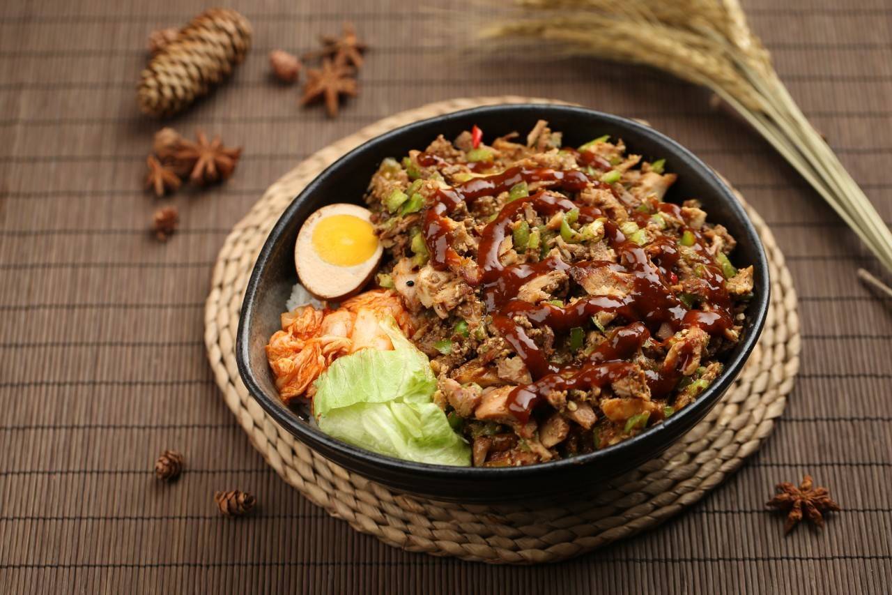想學(xué)正宗烤肉拌飯？烤肉拌飯去哪里學(xué)？輕松掌握核心技術(shù)！(圖2)