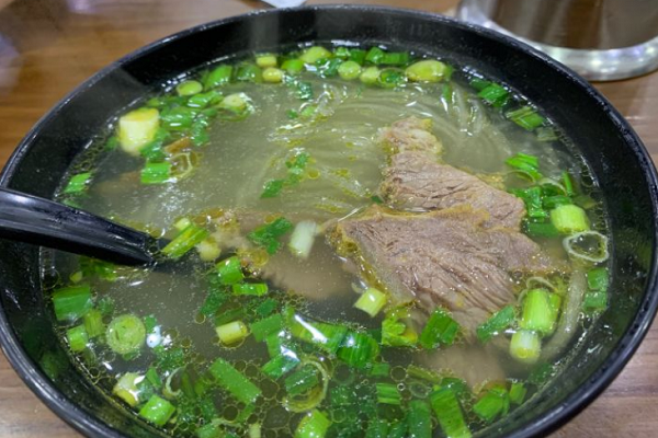 淮南牛肉粉絲湯加盟與學(xué)習(xí)對(duì)比分析，尋找最適合的創(chuàng)業(yè)路徑！(圖2)