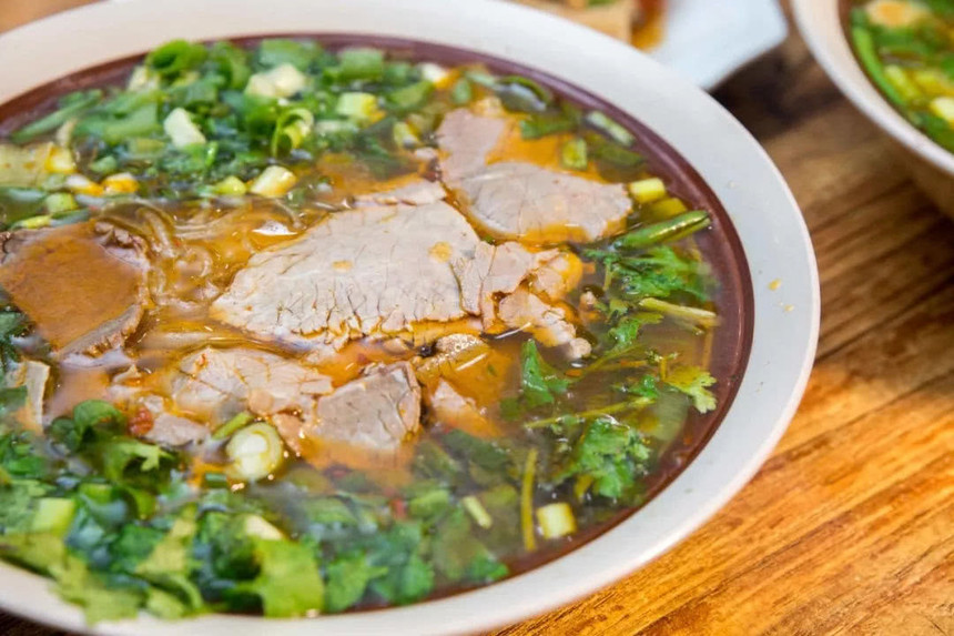淮南牛肉粉絲湯加盟與學(xué)習(xí)對比分析，尋找最適合的創(chuàng)業(yè)路徑！