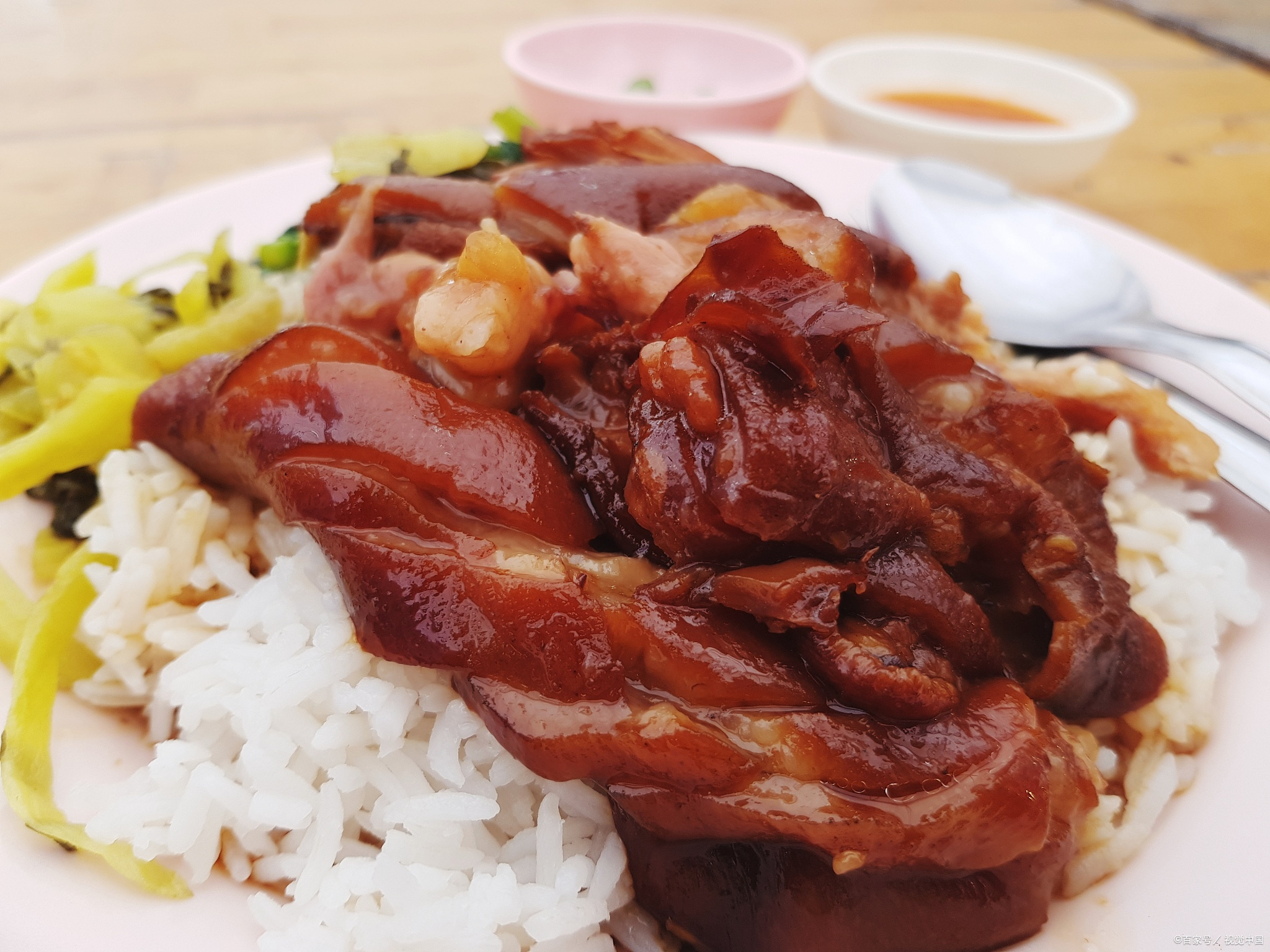 學(xué)習(xí)豬腳飯，從零基礎(chǔ)到月入五萬(wàn)，如何靠這碗飯實(shí)現(xiàn)財(cái)富自由？(圖2)