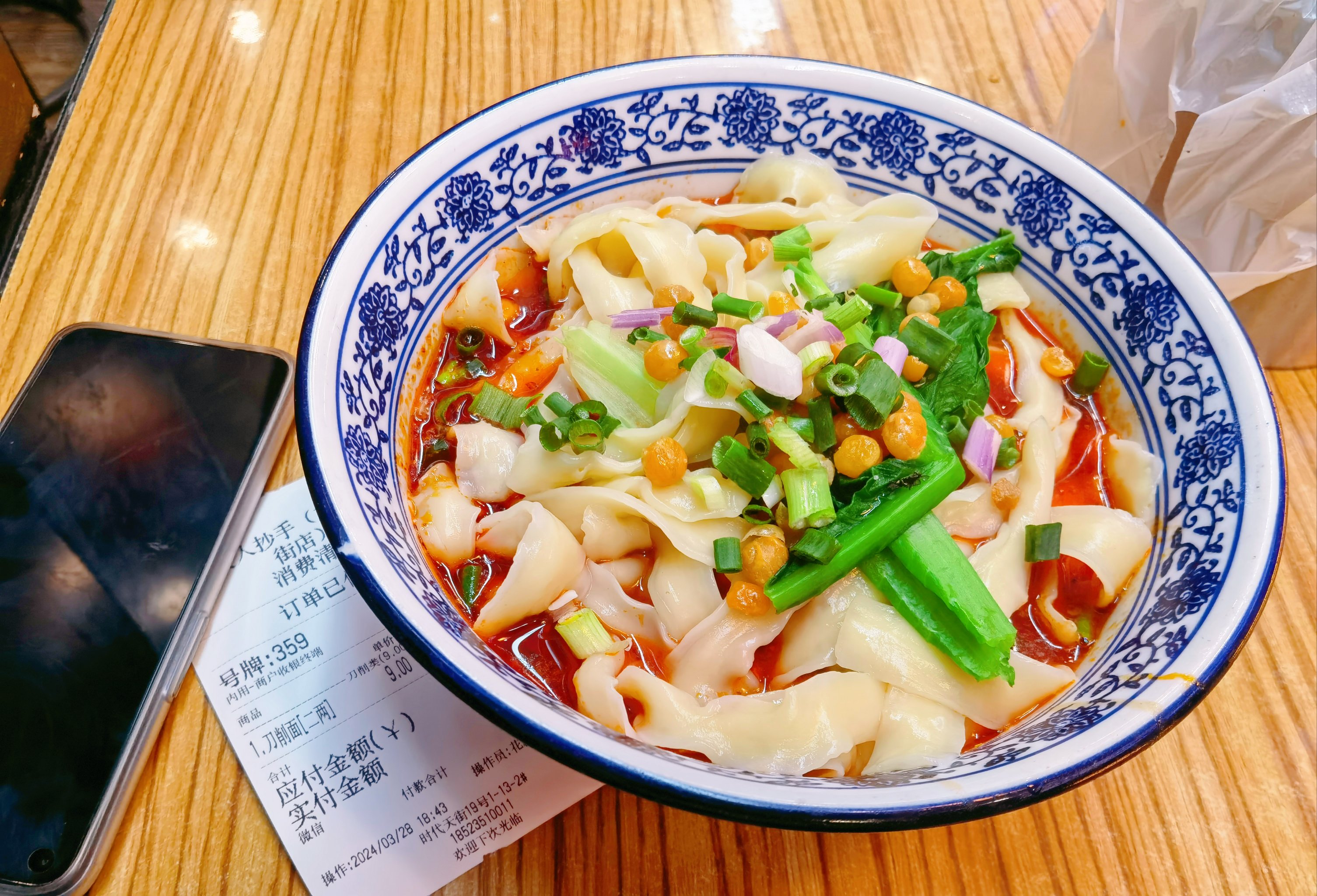 刀削面哪里學(xué)？學(xué)正宗刀削面技巧，開店創(chuàng)業(yè)無(wú)憂！(圖2)