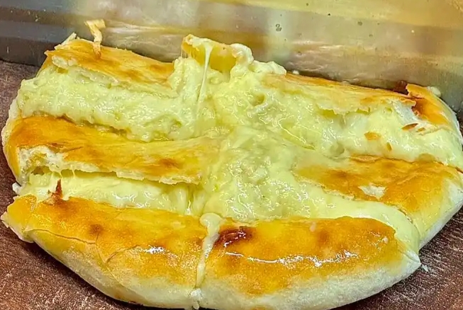 外酥里嫩，拉絲爆漿！榴蓮餅芝士餅的做法，學(xué)會這幾點輕松開店(圖3)