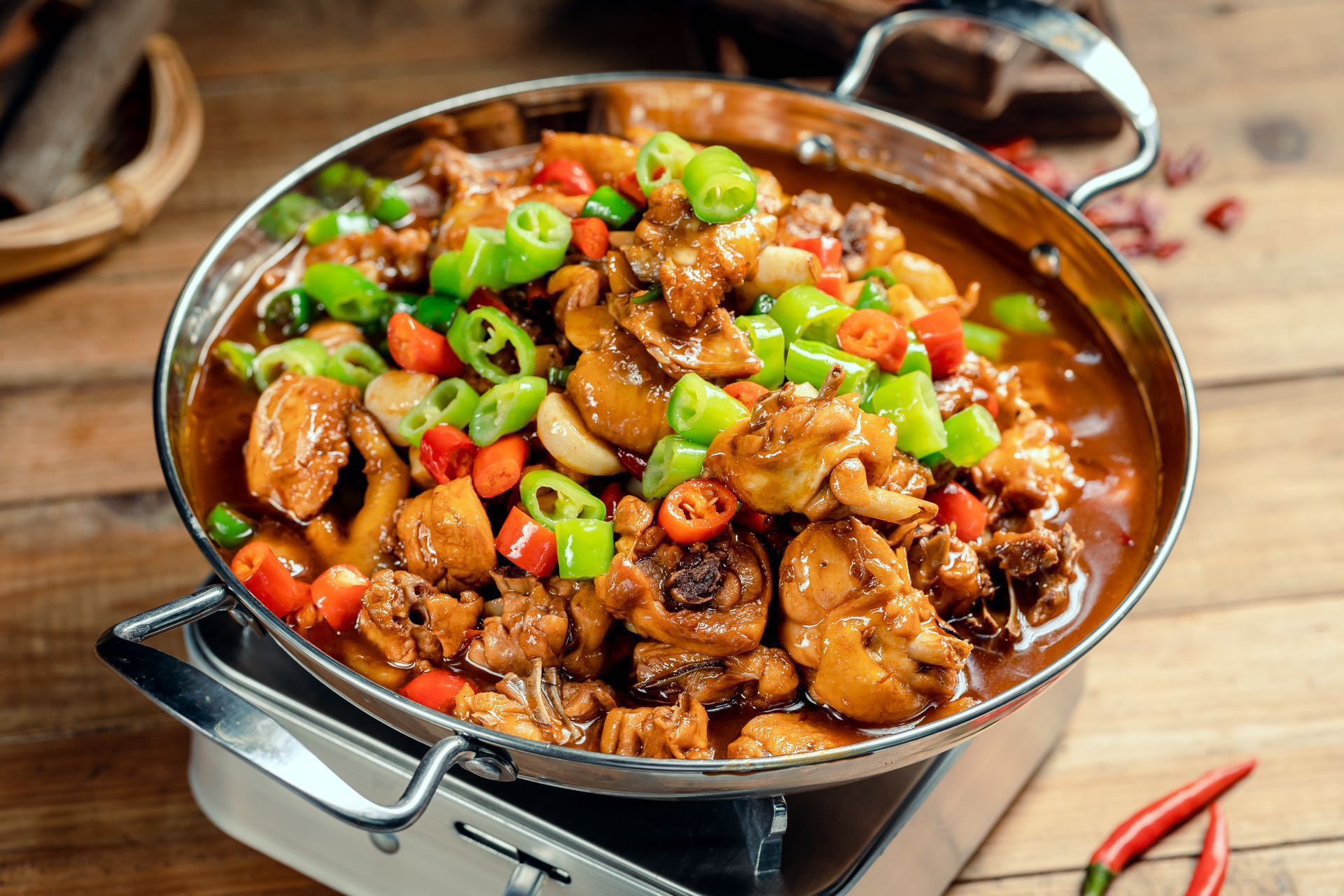 干鍋雞技術(shù)培訓(xùn)，開店必學(xué)！如何從零開始，掌握正宗干鍋雞的制作技巧！(圖2)
