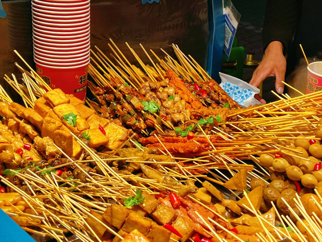 學(xué)串串香技術(shù)培訓(xùn)：掌握創(chuàng)業(yè)必備秘籍，打造你的串串香王國！