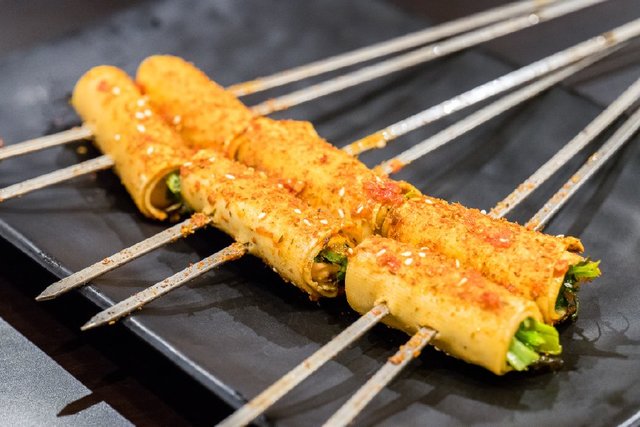 燒烤干豆腐卷的做法：如何做出外脆內(nèi)嫩的美味？(圖2)