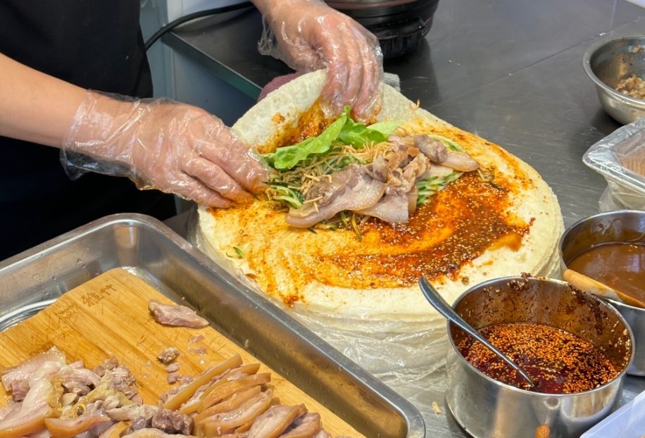 鹵肉卷餅好賣嗎？成本低利高，出攤就排隊！(圖2)