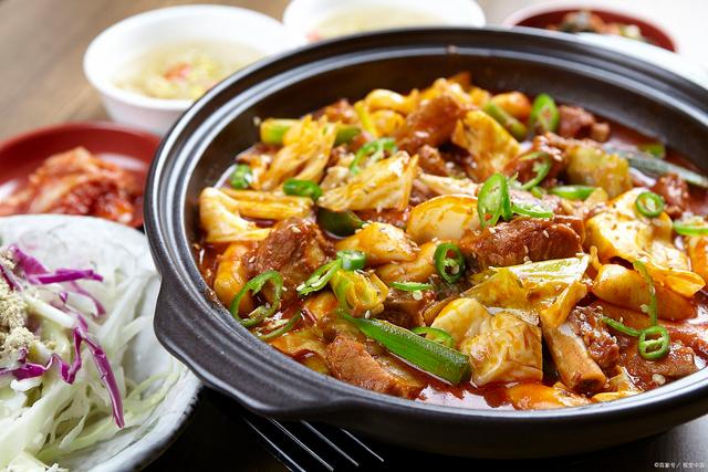 砂鍋菜哪里最正宗？口味地道，開店天天排長隊(duì)！(圖2)