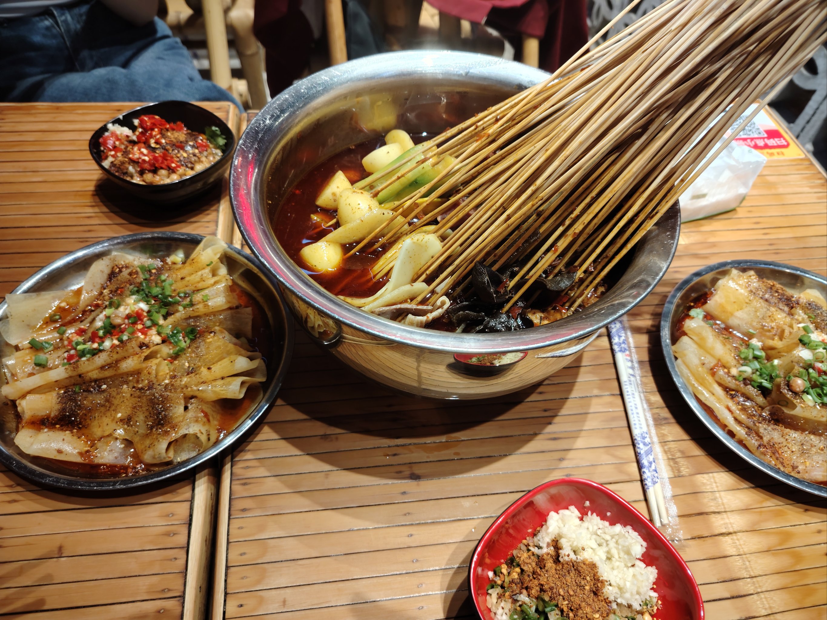 冷鍋串串的做法？學會這幾點，創(chuàng)業(yè)路子穩(wěn)！(圖2)