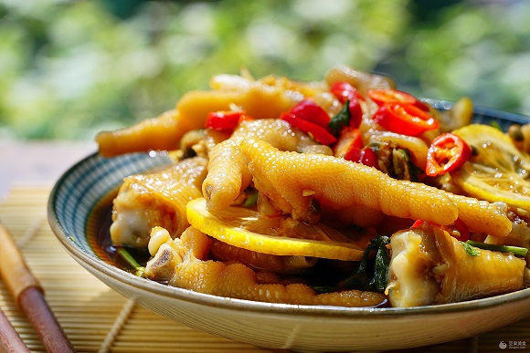 檸檬鳳爪：引領(lǐng)小吃市場(chǎng)新浪潮，揭示龐大前景與創(chuàng)業(yè)機(jī)遇(圖1)